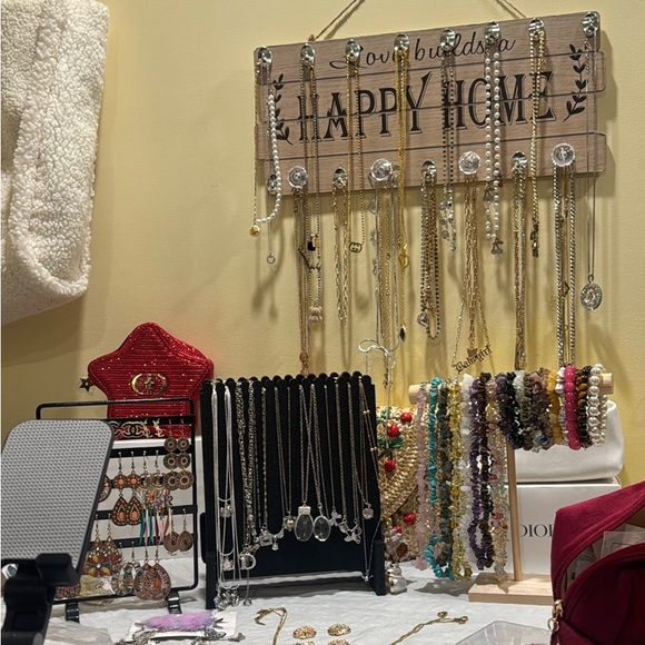 Hello Kitty Handbags - LIKE THIS LISTING TO BE NOTIFIED (LIVE SHOW)🙌🏻🥳🙏🏻